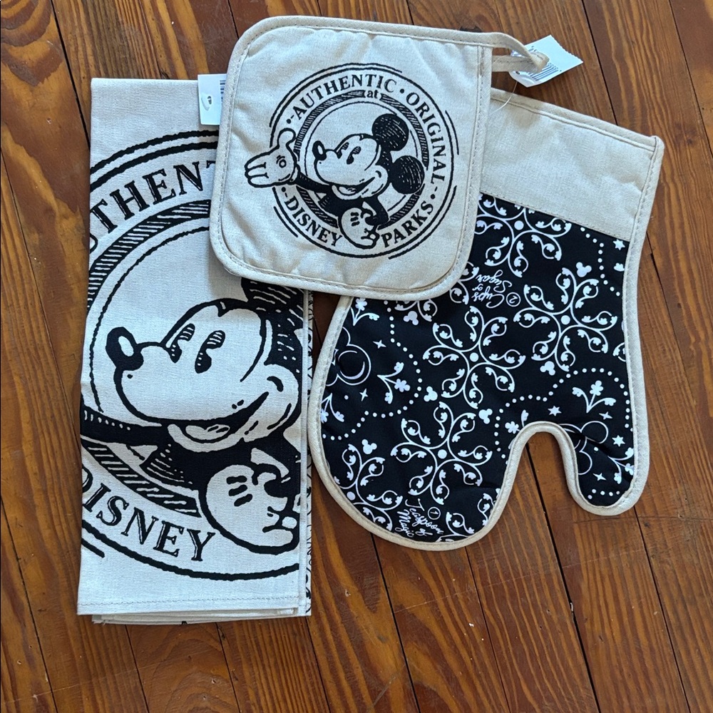 Authentic Original Disney Parks Pot Holder, Oven Mitt and Towels